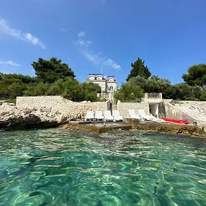  Villa Luxury Seaside Villa With A Classic Mediterranean Olive Garden, A Fully Equipped Professional Kitchen, Pool, Sauna, Padle Boards And Canoe - Miolin Beach House